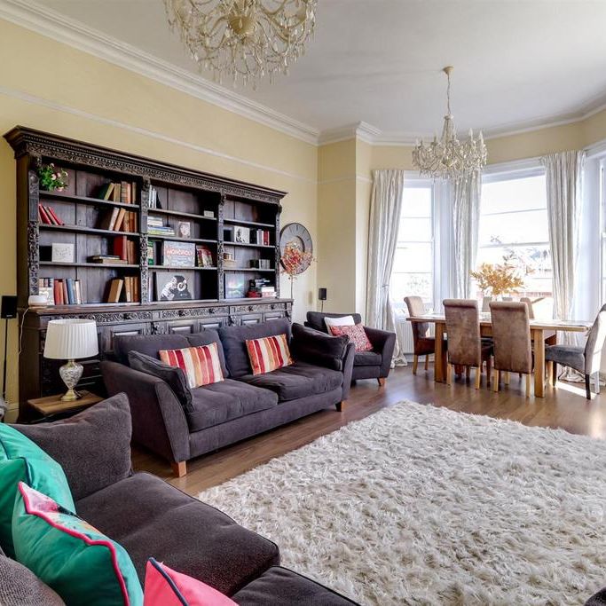 4 bedroom flat to rent - Photo 1