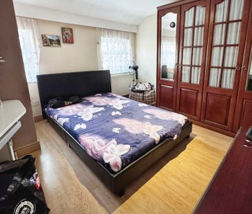Semi-detached House to rent - Bill Street Road, Rochester, ME2 - Photo 3