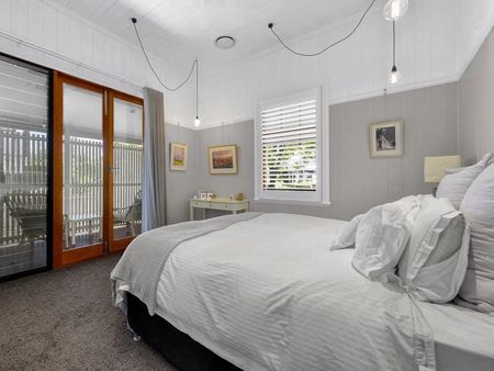 6 MONTHS ONLY - Luxury Family Living on 1015m² in the Heart of New Farm - Photo 5