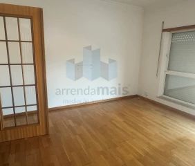 Coimbra, Santa Clara, arrenda-se T1 com garagem - Photo 2