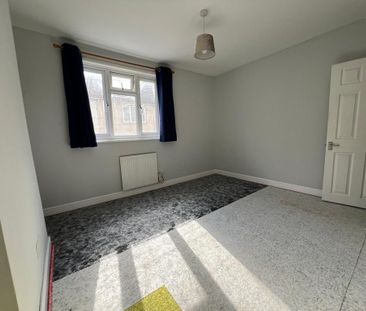 4 bedroom terraced house to rent - Photo 2