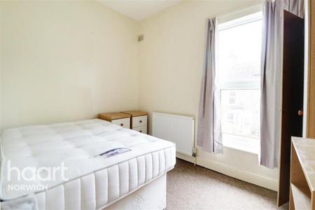 4 bedroom terraced house to rent - Photo 4