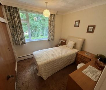 A superb 4/5 bedroom detached family home situated in this establis... - Photo 5