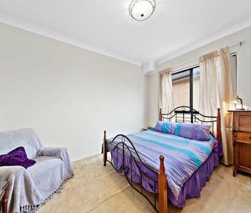 Well presented 2 Bedroom security unit, close to buses. - Photo 2