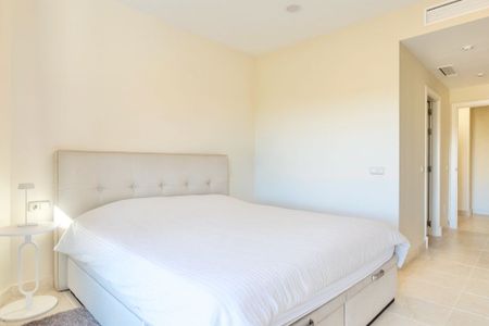 Luxury penthouse for rent in Málaga, Spain - Photo 3