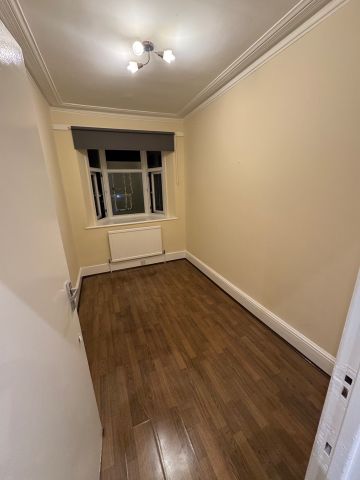 2 Bed Maisonette, Melfort Road, CR7 - Photo 3