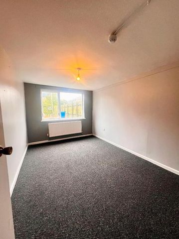 50a Bay Road, Larne, BT40 1DG - Photo 4