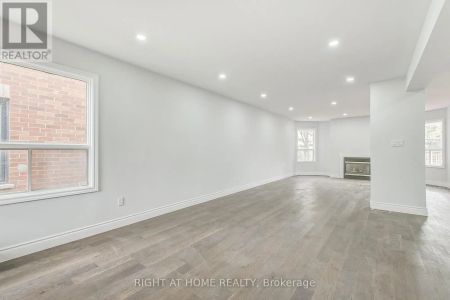 36 MAPLESHADE DRIVE W - Photo 2