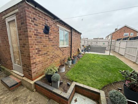 3 bedroom semi-detached house to rent - Photo 3