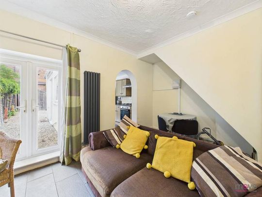 4 bedroom terraced house to rent - Photo 1