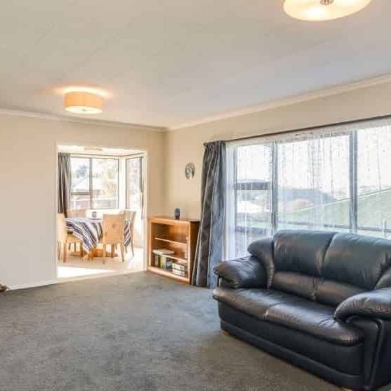 Beautiful 3BR Home in Popular Belleknowes! - Photo 1