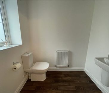 Modern 2 bed house in a small development on the edge of Woolhampto... - Photo 6