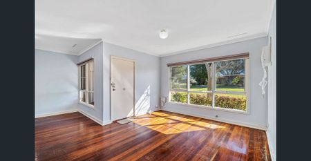 Central Mandurah Gem on 809sqm - Comfort, Character & Coastal Convenience - Photo 3