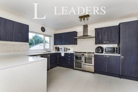 3 bedroom semi-detached to rent Shelvers Spur, Tadworth, KT20 - Photo 5