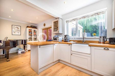 3 bedroom detached house to rent - Photo 2