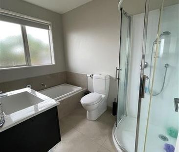 FAB 4 BEDROOM HOME - GLENDOWIE - Photo 2