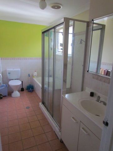 Great Two Bedroom Townhouse - Photo 2