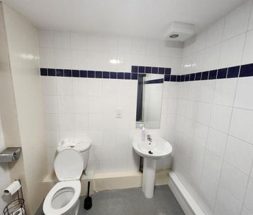 3 bedroom flat to rent - Photo 5