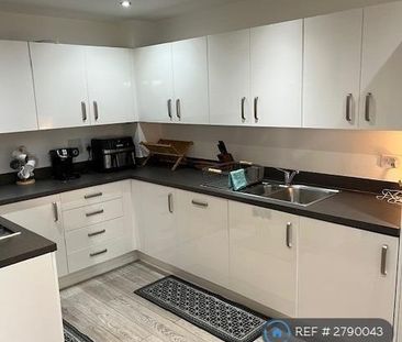 2 bedroom flat to rent - Photo 6