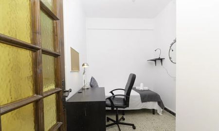 Carrer de Vila i Vilà, Barcelona, Catalonia 08004 - Photo 2