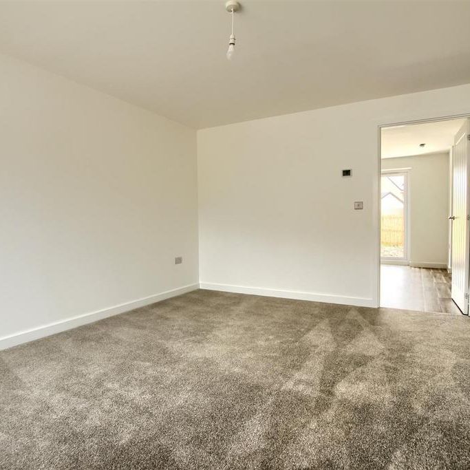 3 bedroom semi-detached house to rent - Photo 1