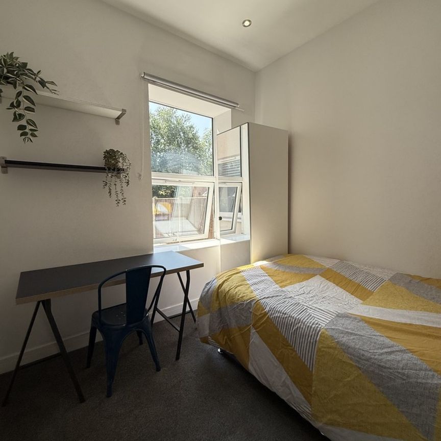 3 bed Apartment for Rent - Photo 1