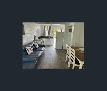 Furnished 2-Bedroom Cabin – Port Macquarie Rental Village - Photo 2