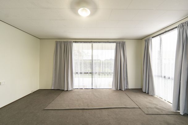 Beautifully Refreshed 3 Bedroom Home in St Andrews - Photo 1