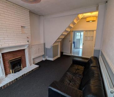 3 bedroom terraced house to rent - Photo 2