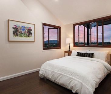 Gorgeous home with perferect position in Red Hill with Breathtaking... - Photo 3