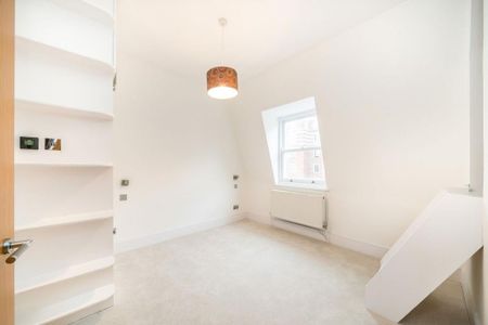 3 bedroom flat to rent - Photo 3