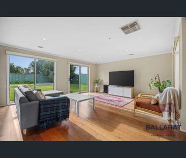 70 Faversham Ave, Lake Gardens, Vic 3355 - Photo 4