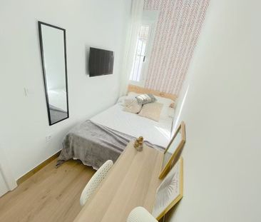 Avenida de Ramón y Cajal, Sevilla, Andalusia 41005 - Photo 6