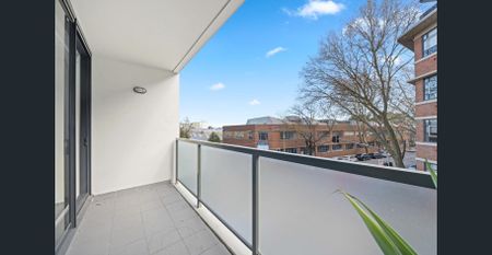 Ultra Modern 1 bedroom apartment with a separate study. - Photo 5