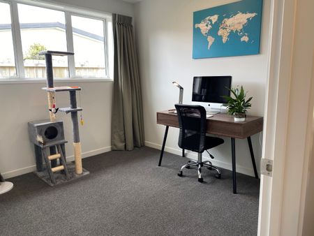 38 Robert Duncan Road, Belfast - Photo 4