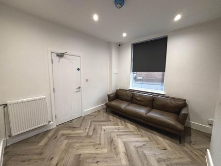 1 bedroom in a house share to rent - Photo 2