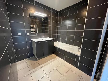 Location Appartement 3 pièces 65m² ALBI 81000 - Photo 4