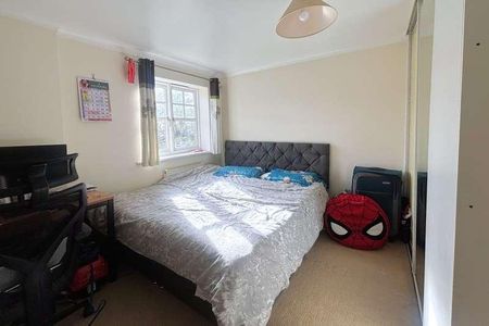 Woking, Surrey, GU21 - Photo 3