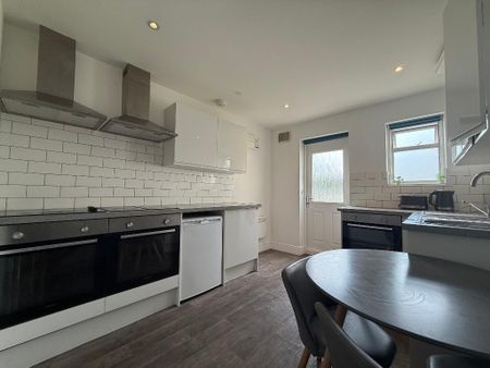 Brassie Avenue, East Acton, London, W3 7DE - Photo 3