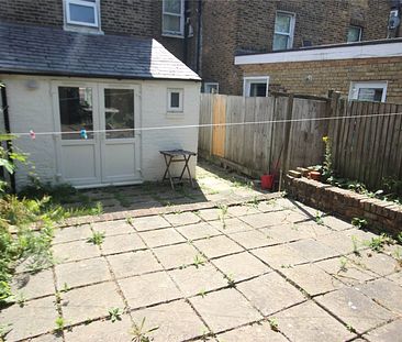 Well Presented Double Bedroom within a shared house- Catford, SE6! - Photo 1