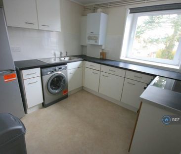 3 bedroom flat to rent - Photo 6