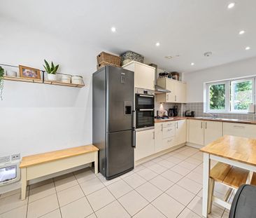 3 bedroom semi-detached house to rent - Photo 6