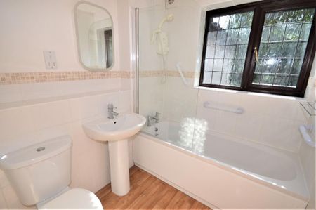 2 bedroom flat to rent - Photo 5