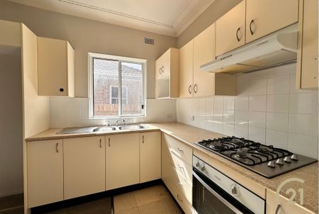 Family Comfort and Convenience in Prime Villawood Location&excl; - Photo 2