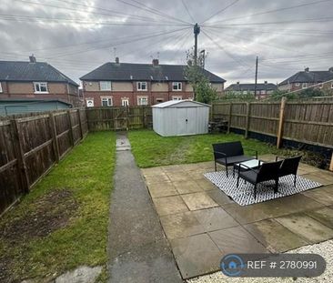 4 bedroom semi-detached house to rent - Photo 3