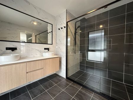 A Rare Gem! - Photo 2