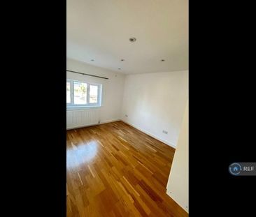 4 bedroom semi-detached house to rent - Photo 6