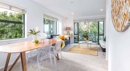 3 bed 2 bathroom - Photo 2