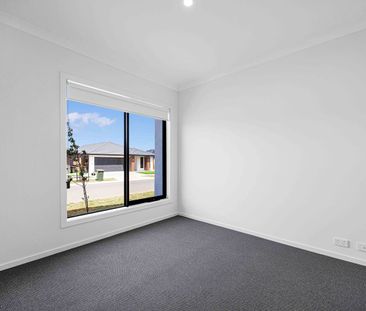 Brand-New 4-Bedroom Townhouse in Prime Wyndham Vale Location - Photo 5