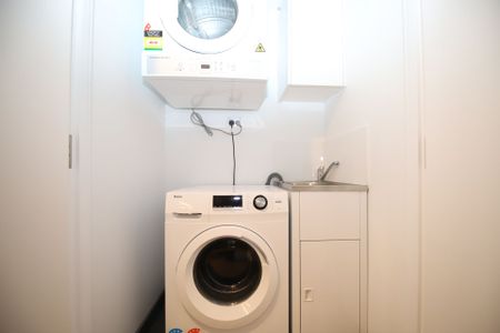 Near New One Bedroom Apartment - Photo 3